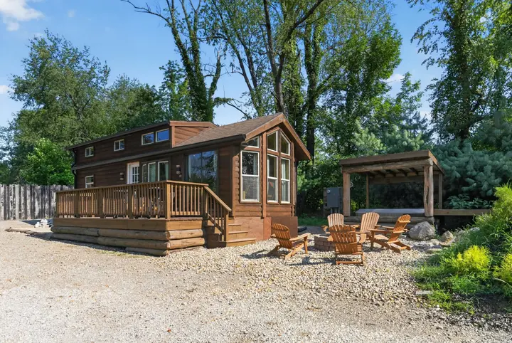 Bourbon Barrel Cabin — Lakefront near the Airport