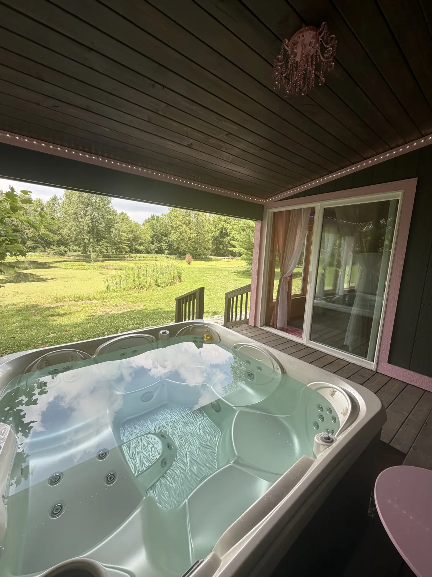 Rosey Rodeo — Tiny Cabin with Hot Tub & Lake Views